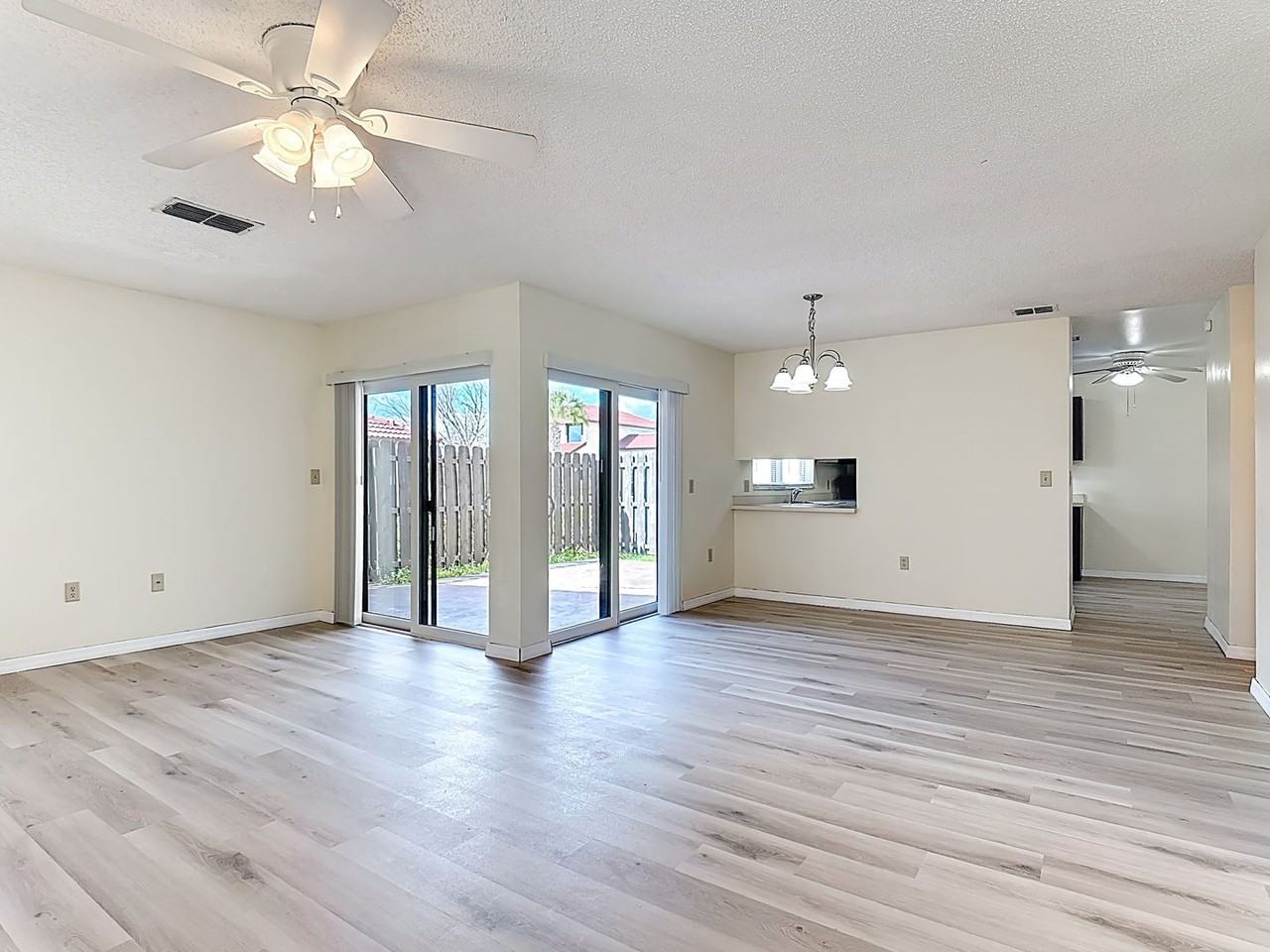 467 Hunter Cir - Photo 3 of 45