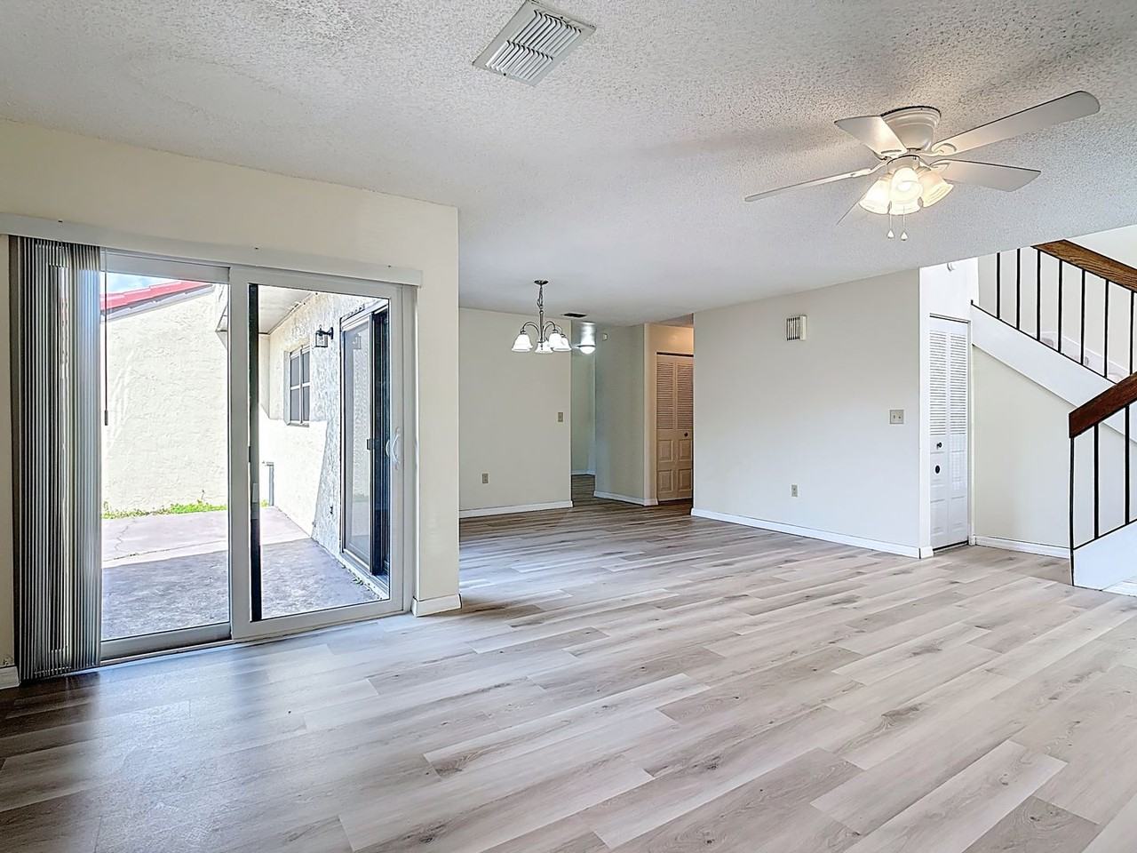 467 Hunter Cir - Photo 5 of 45