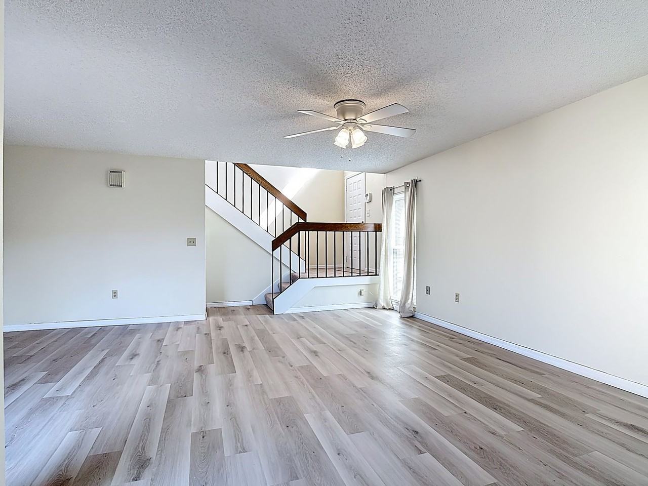 467 Hunter Cir - Photo 6 of 45