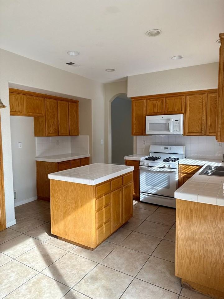 3916 Chateau Ln - Photo 5 of 18