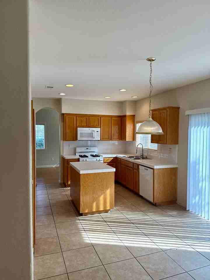 3916 Chateau Ln - Photo 6 of 18