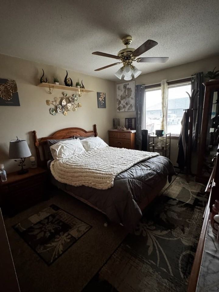 558 Braund St - Photo 3 of 6