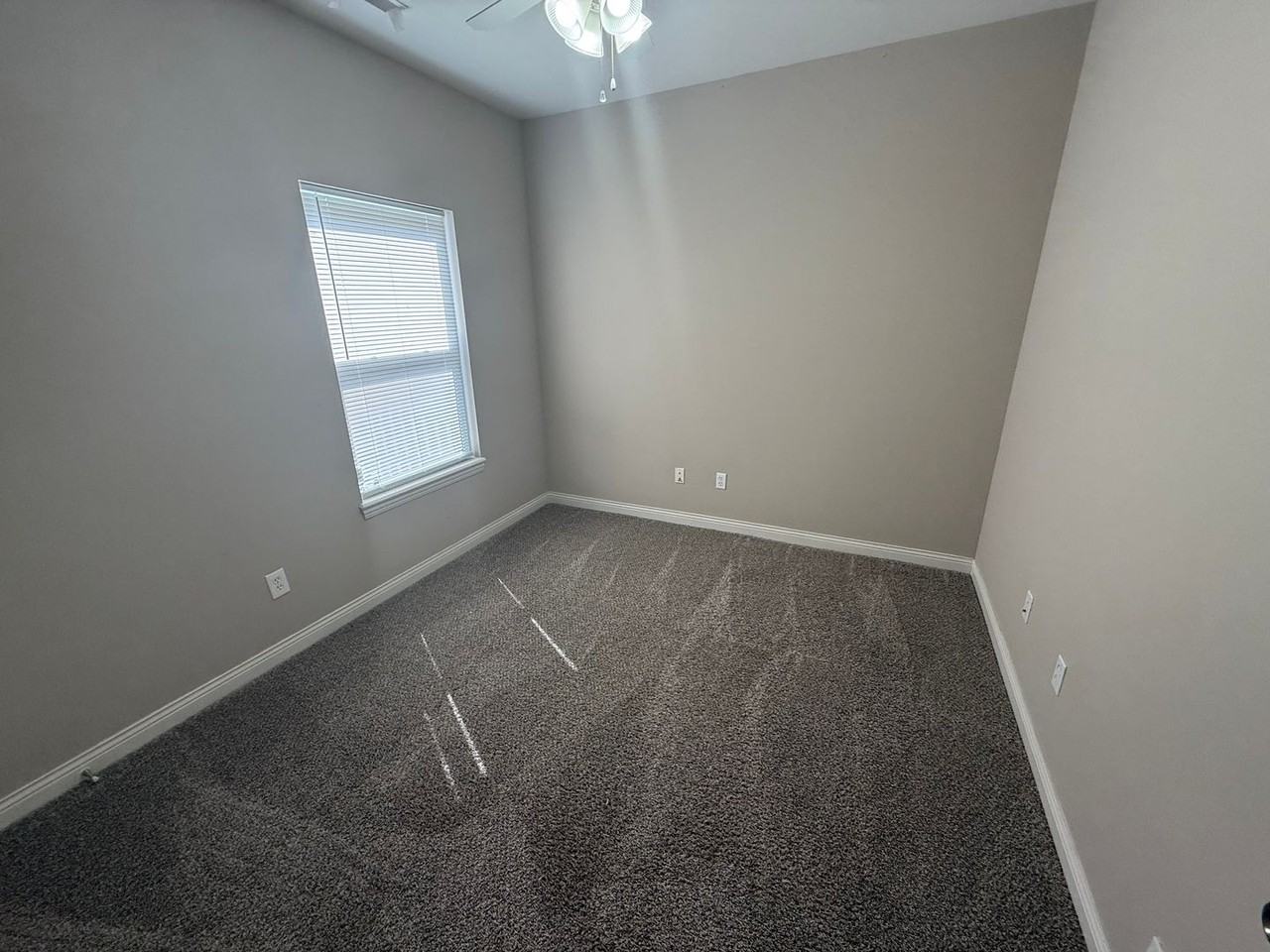 7420 Arratt Ct - Photo 3 of 5