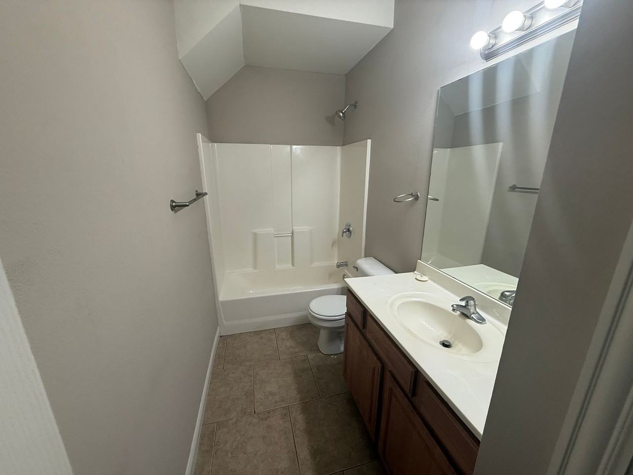 7420 Arratt Ct - Photo 4 of 5