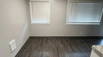 featured image of 1432 W 10th Ave