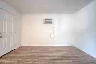 15216 Bellaire Ave - Photo 1 of 1