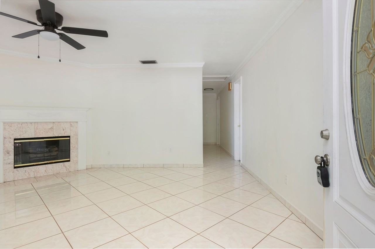 5601 Willow St N - Photo 5 of 33