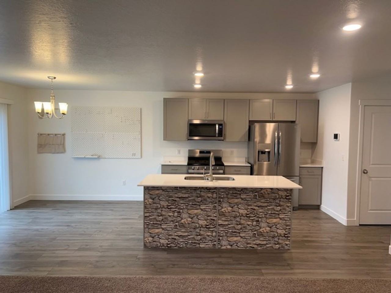 1829 S 410 W - Photo 3 of 18