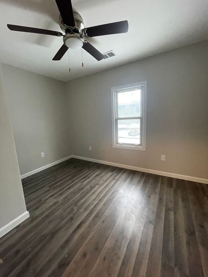 335 Eldora Rd - Photo 2 of 7