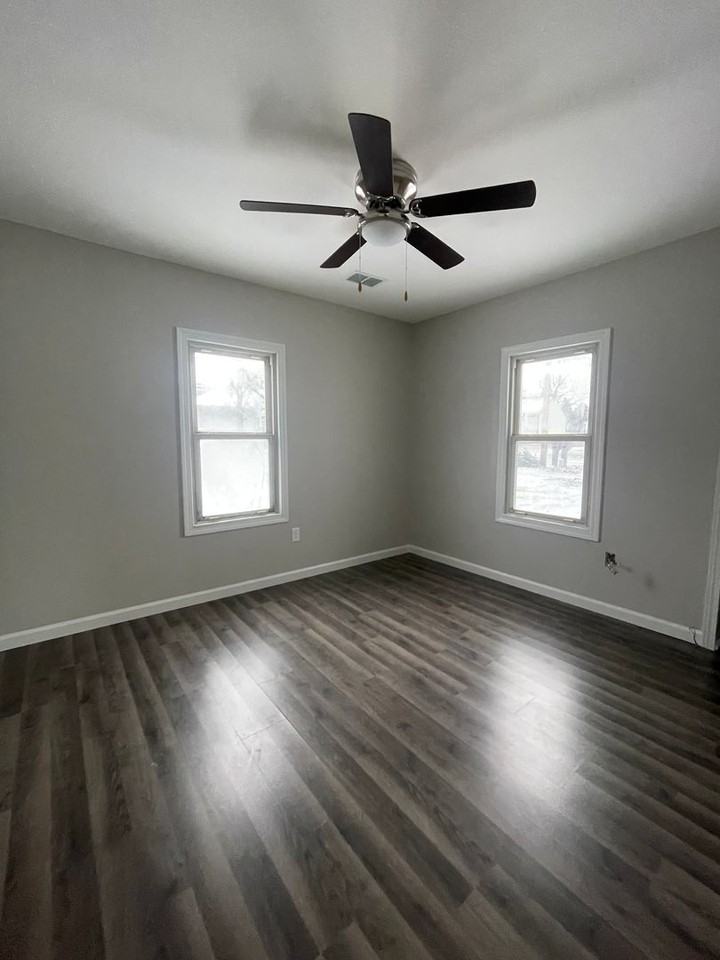 335 Eldora Rd - Photo 4 of 7