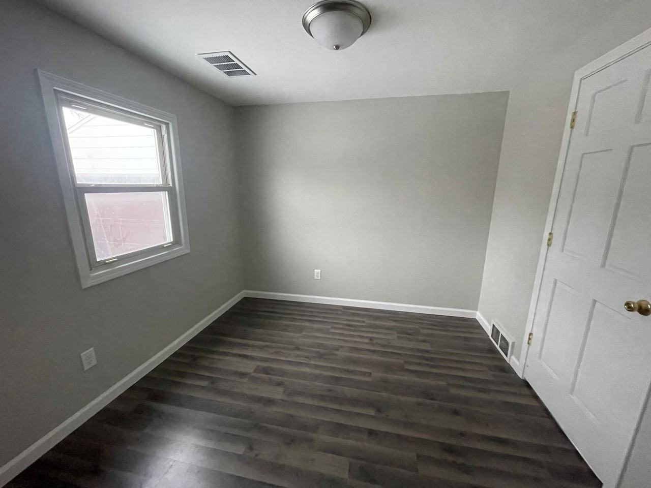 335 Eldora Rd - Photo 5 of 7