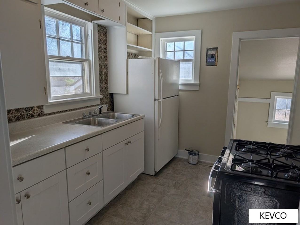 1629 Peterson St - Photo 4 of 13