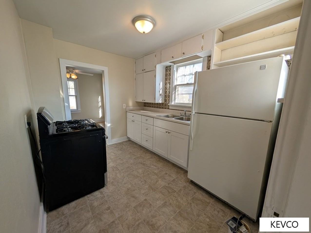 1629 Peterson St - Photo 5 of 13