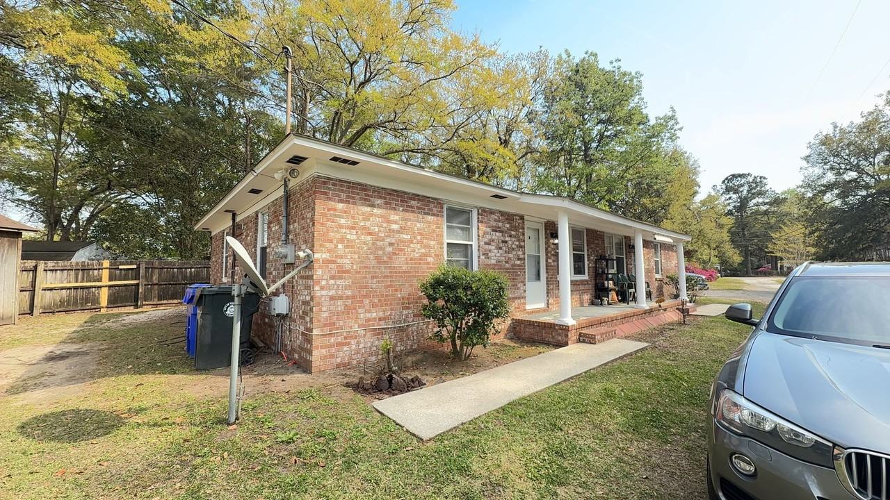 1746 E Avalon Cir #B - Photo 2 of 24