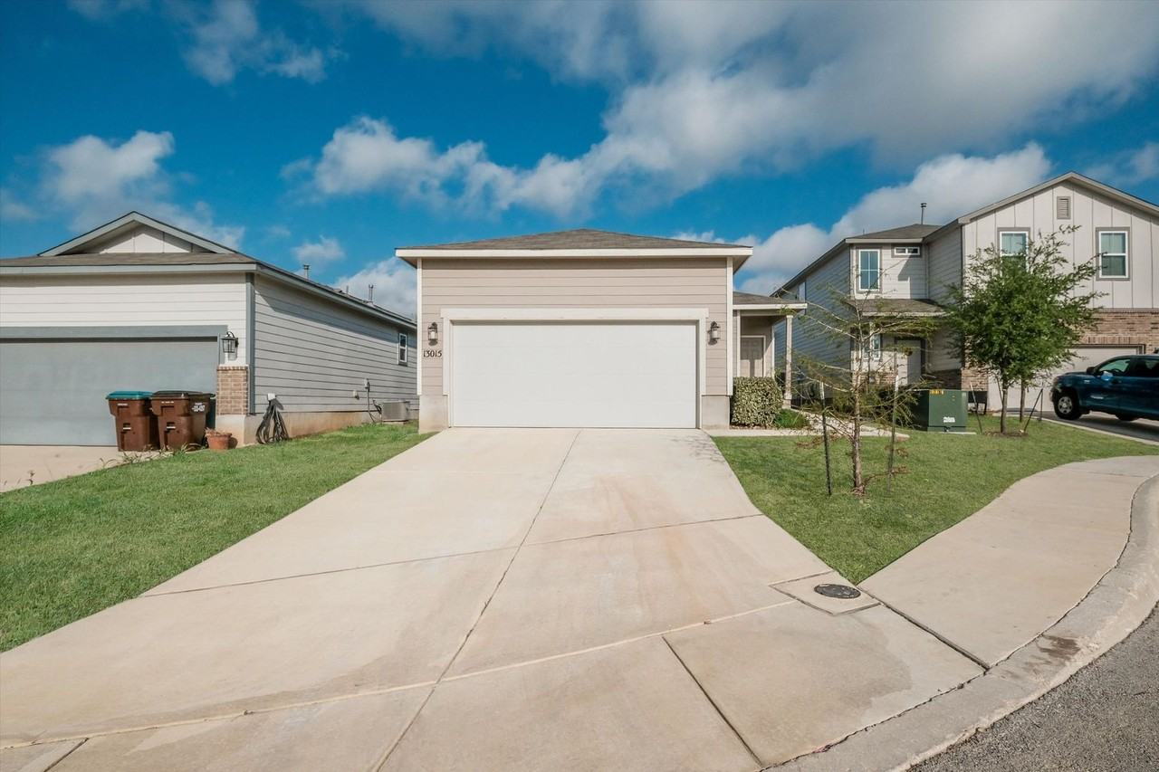 13015 Kathleen St - Photo 3 of 27