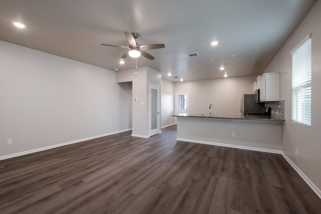 13015 Kathleen St - Photo 6 of 27