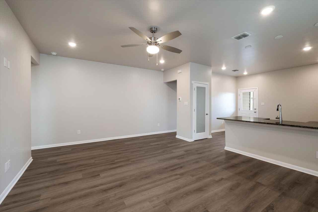 13015 Kathleen St - Photo 7 of 27