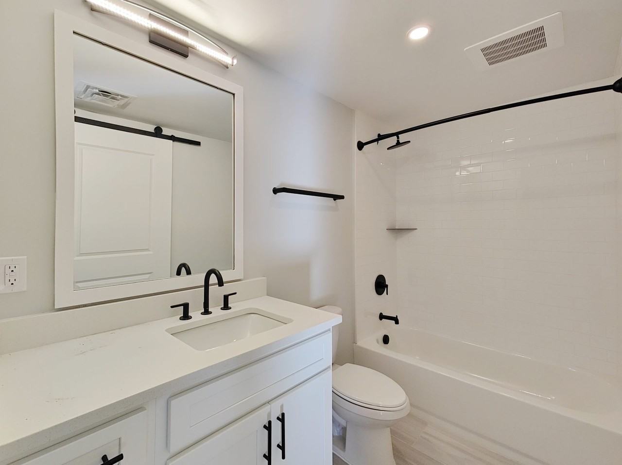 Nineteen-24 Apartments - Photo 6 of 8