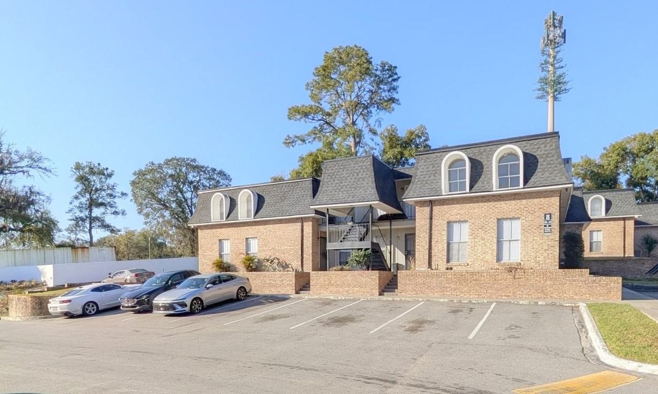 Grand Oaks Apartment - Photo 2 of 50