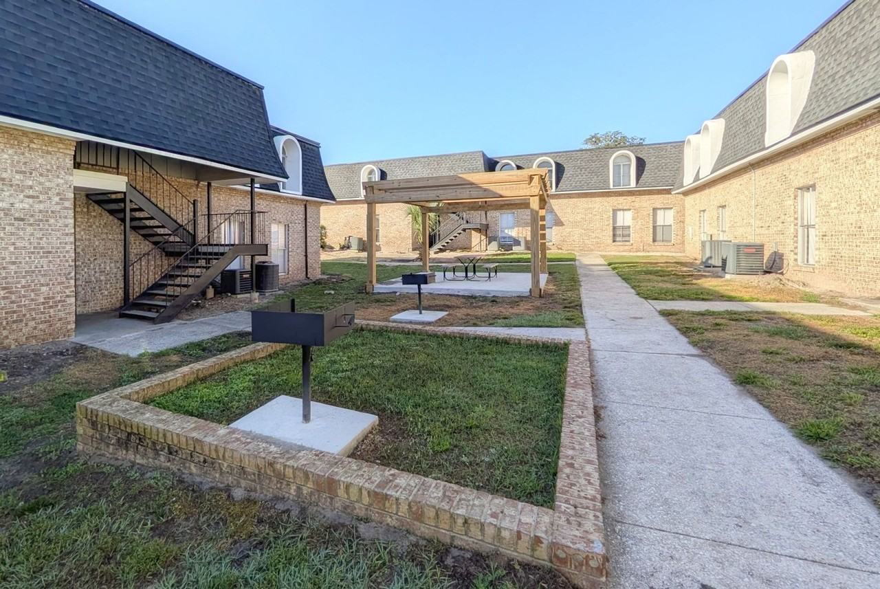 Grand Oaks Apartment - Photo 4 of 50