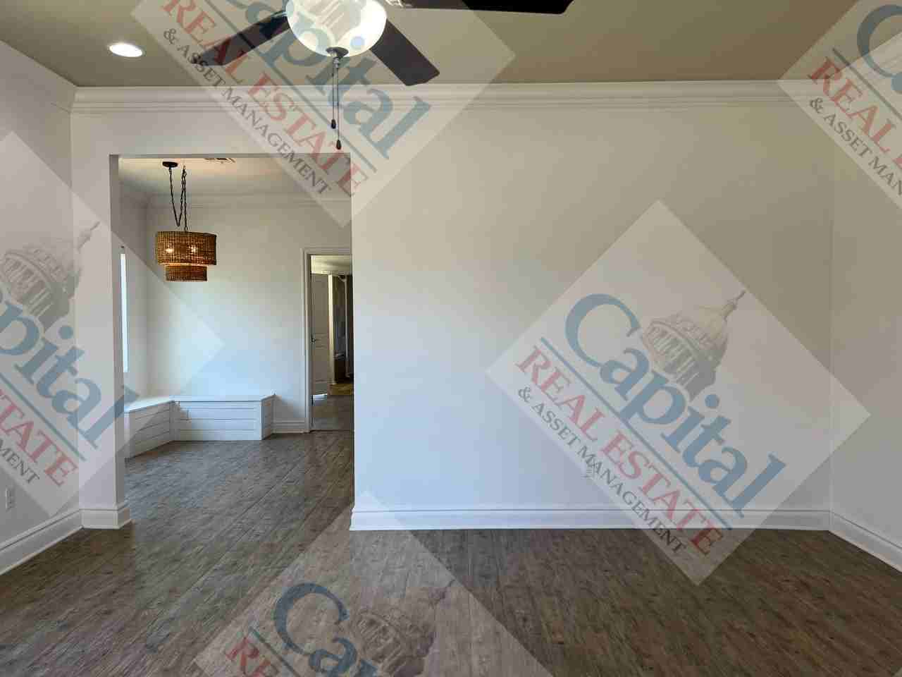 1633 Ne 11th St - Photo 3 of 32