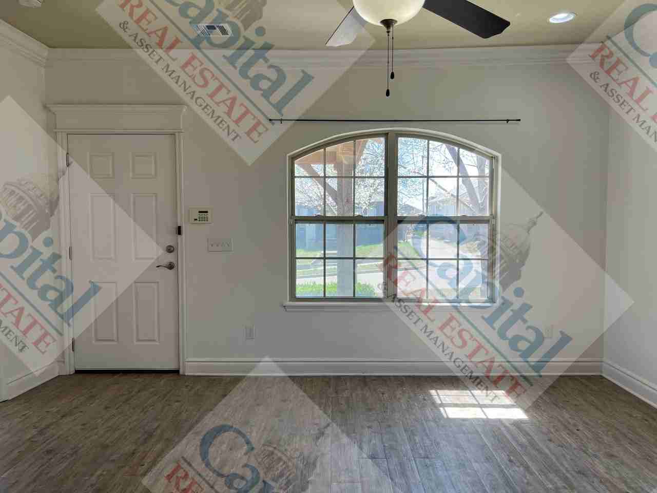 1633 Ne 11th St - Photo 5 of 32