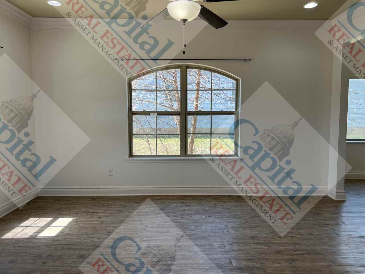 1633 Ne 11th St - Photo 6 of 32