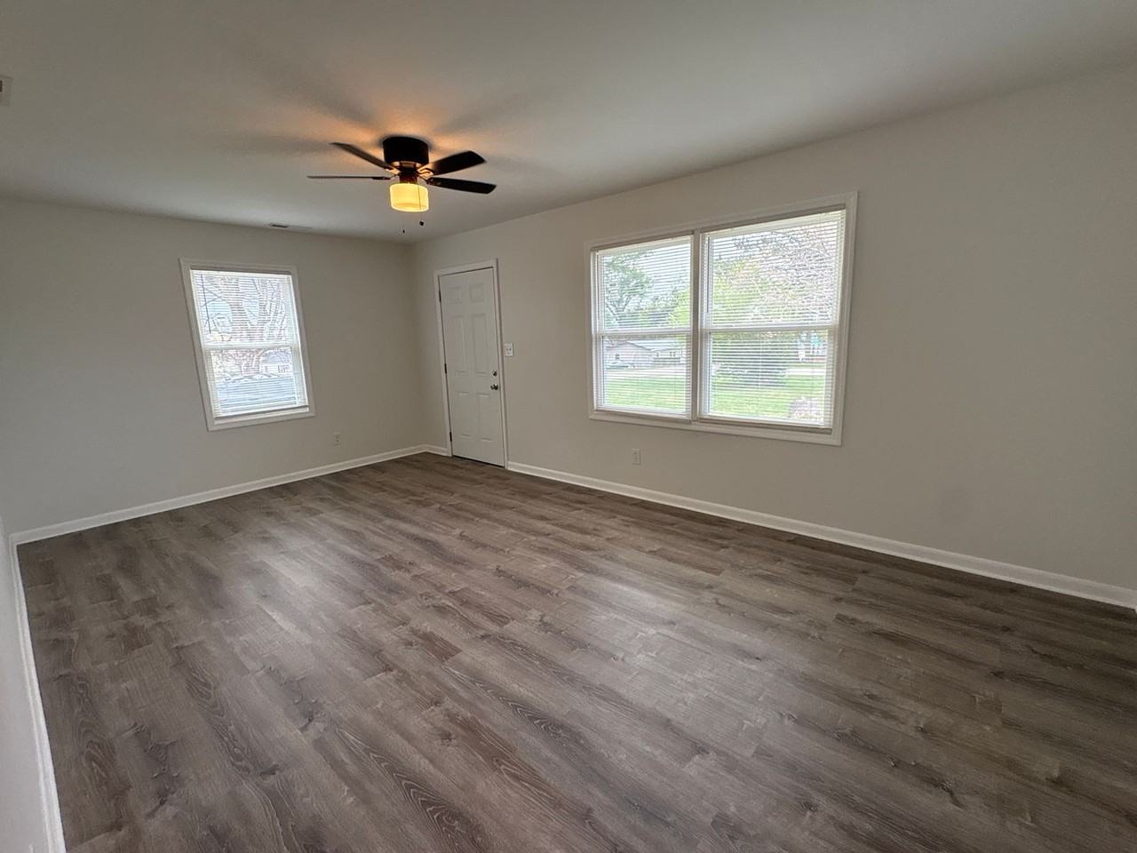 400 W Market St - Photo 5 of 19