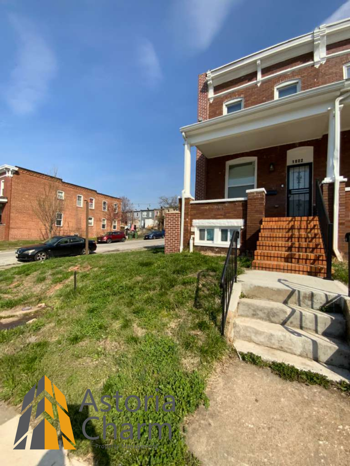 1802 E 28th St - Photo 4 of 31