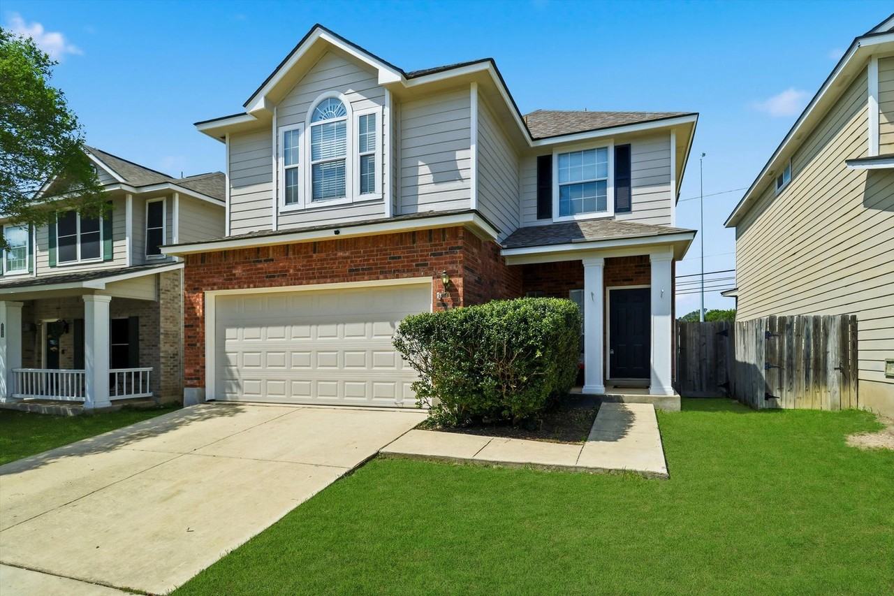 21827 Goldcrest Run - Photo 3 of 26