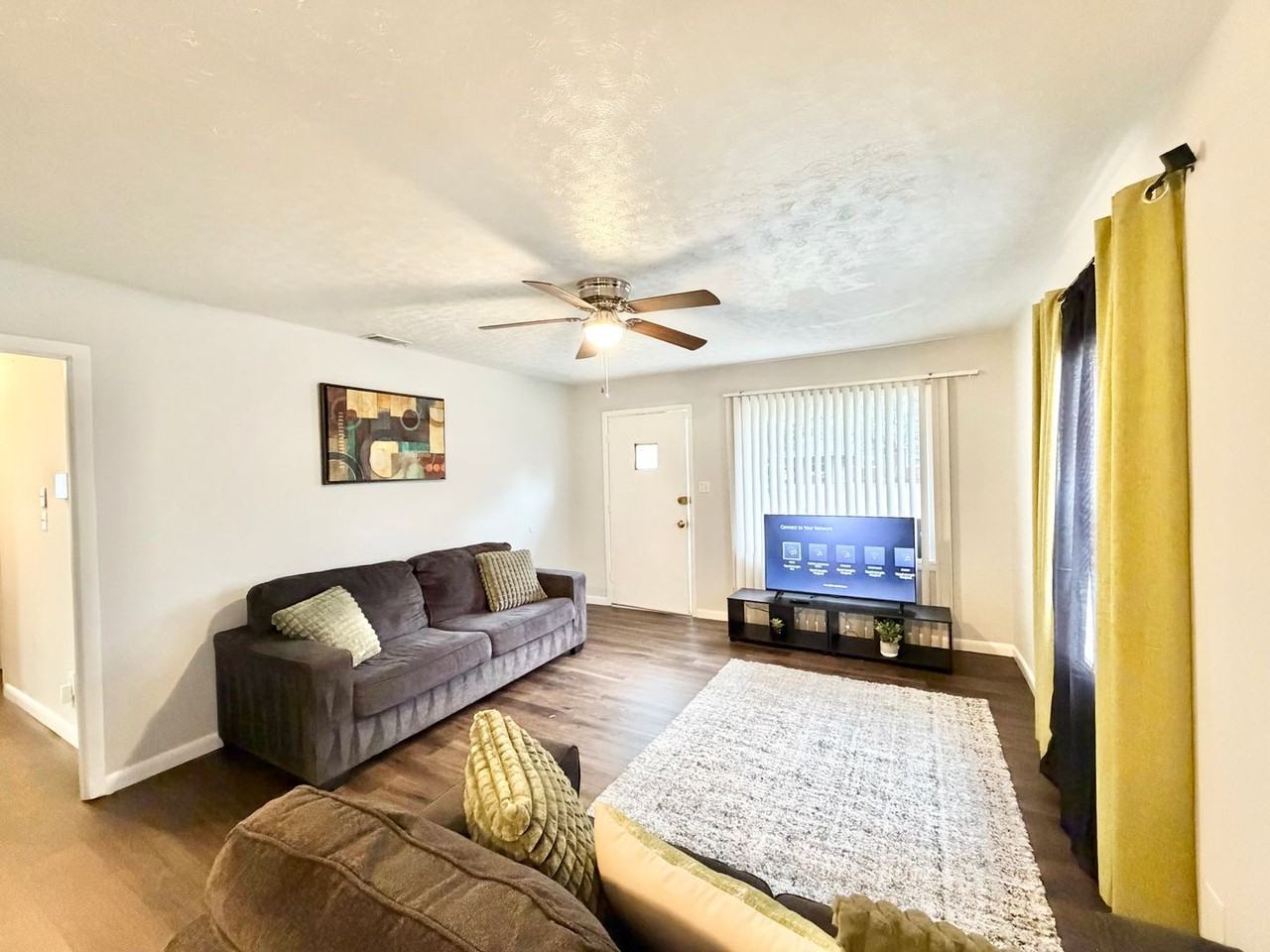 1437 Audubon Dr - Photo 2 of 17