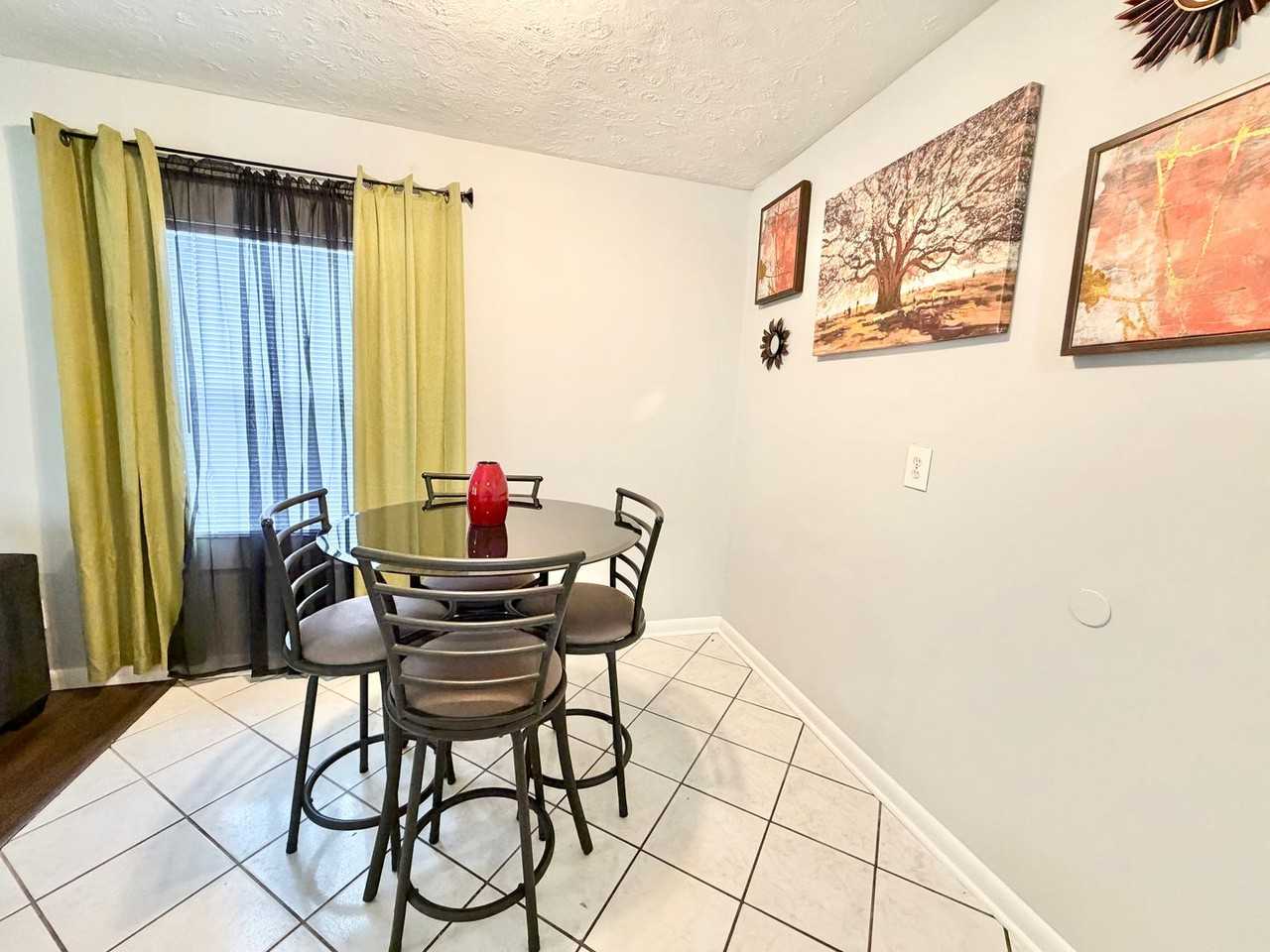 1437 Audubon Dr - Photo 3 of 17