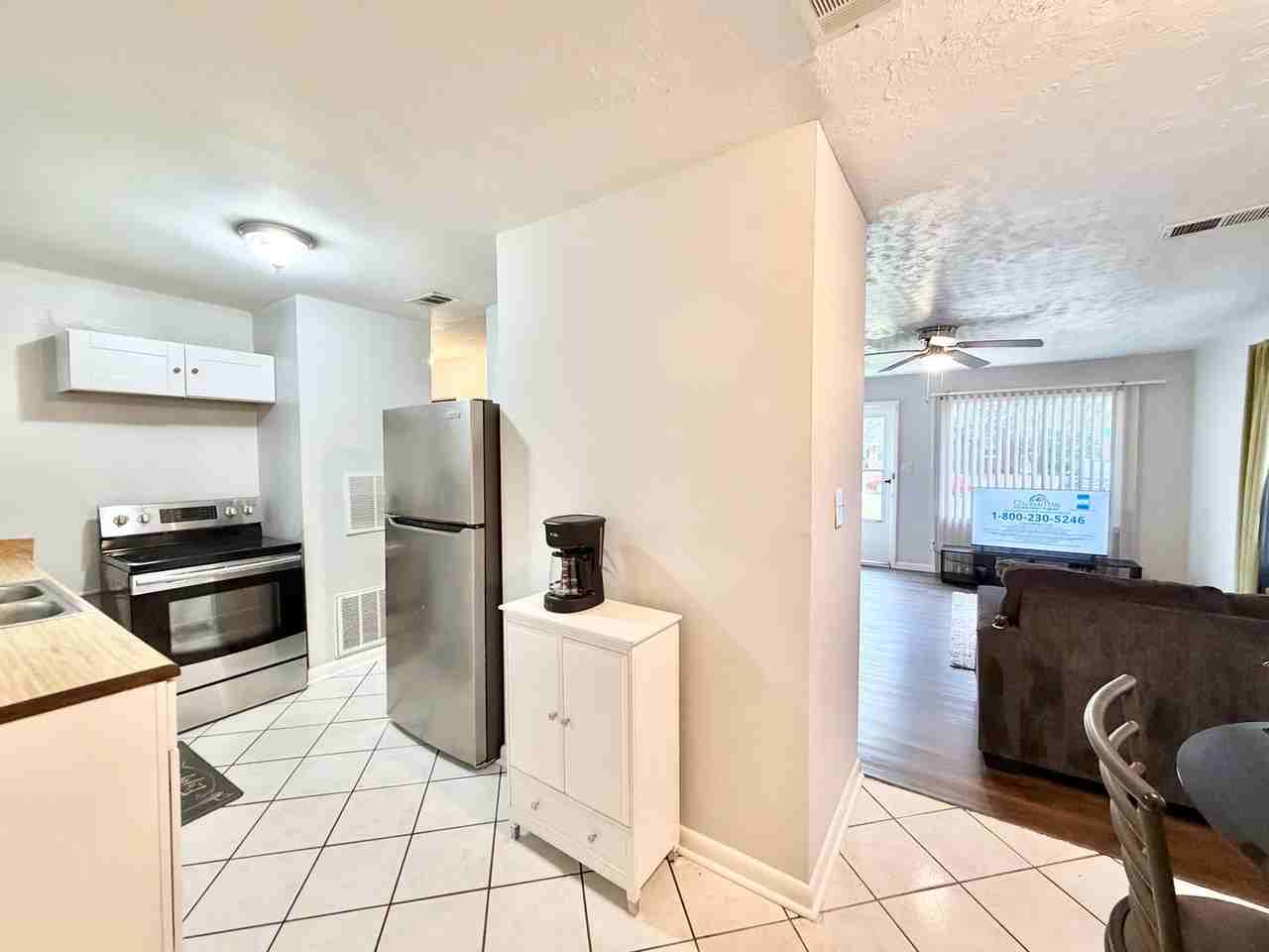 1437 Audubon Dr - Photo 5 of 17