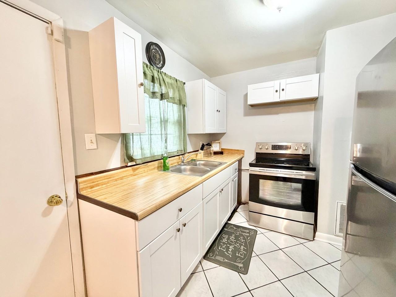 1437 Audubon Dr - Photo 6 of 17