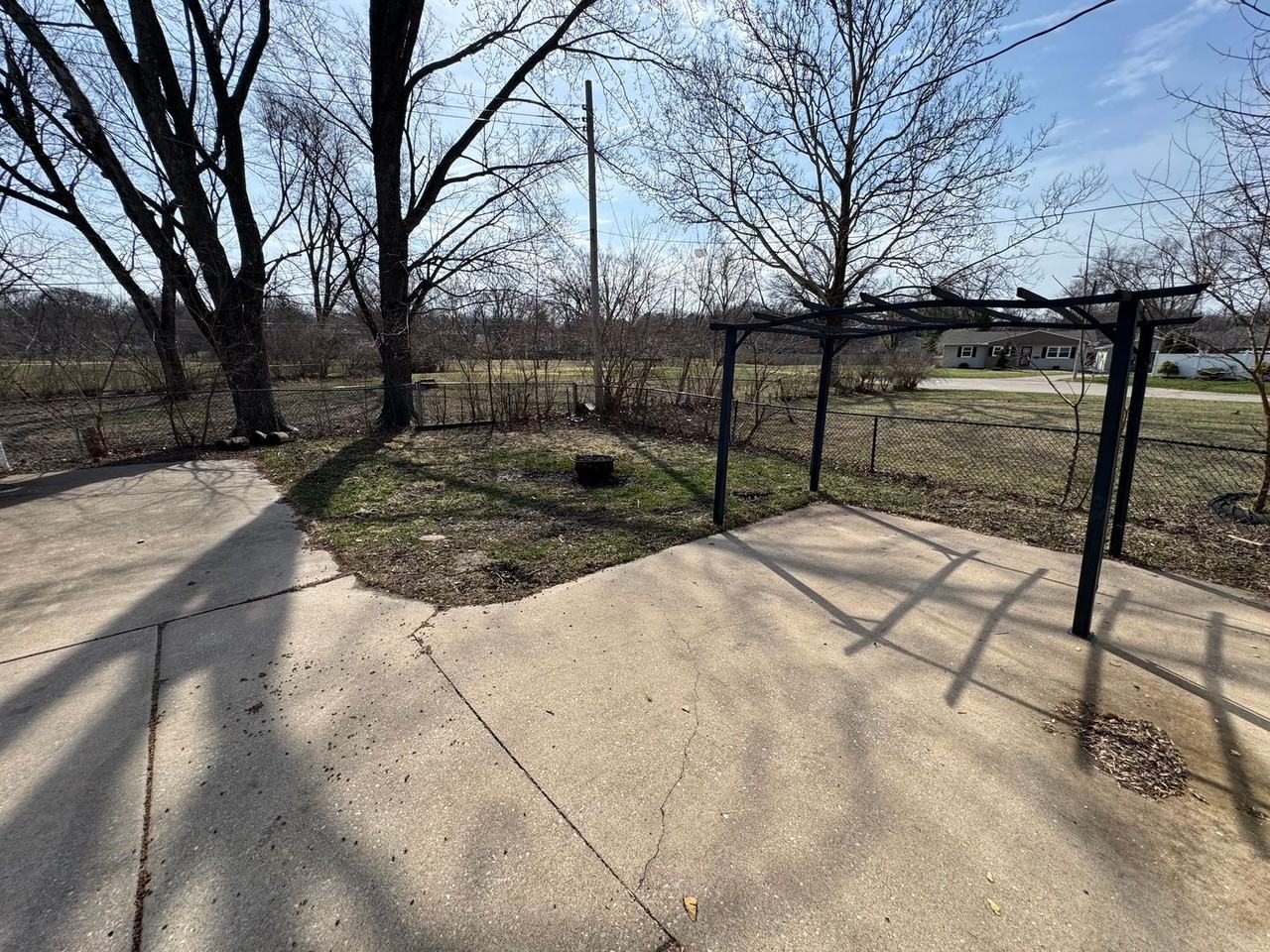 2525 Crestview Dr - Photo 5 of 19