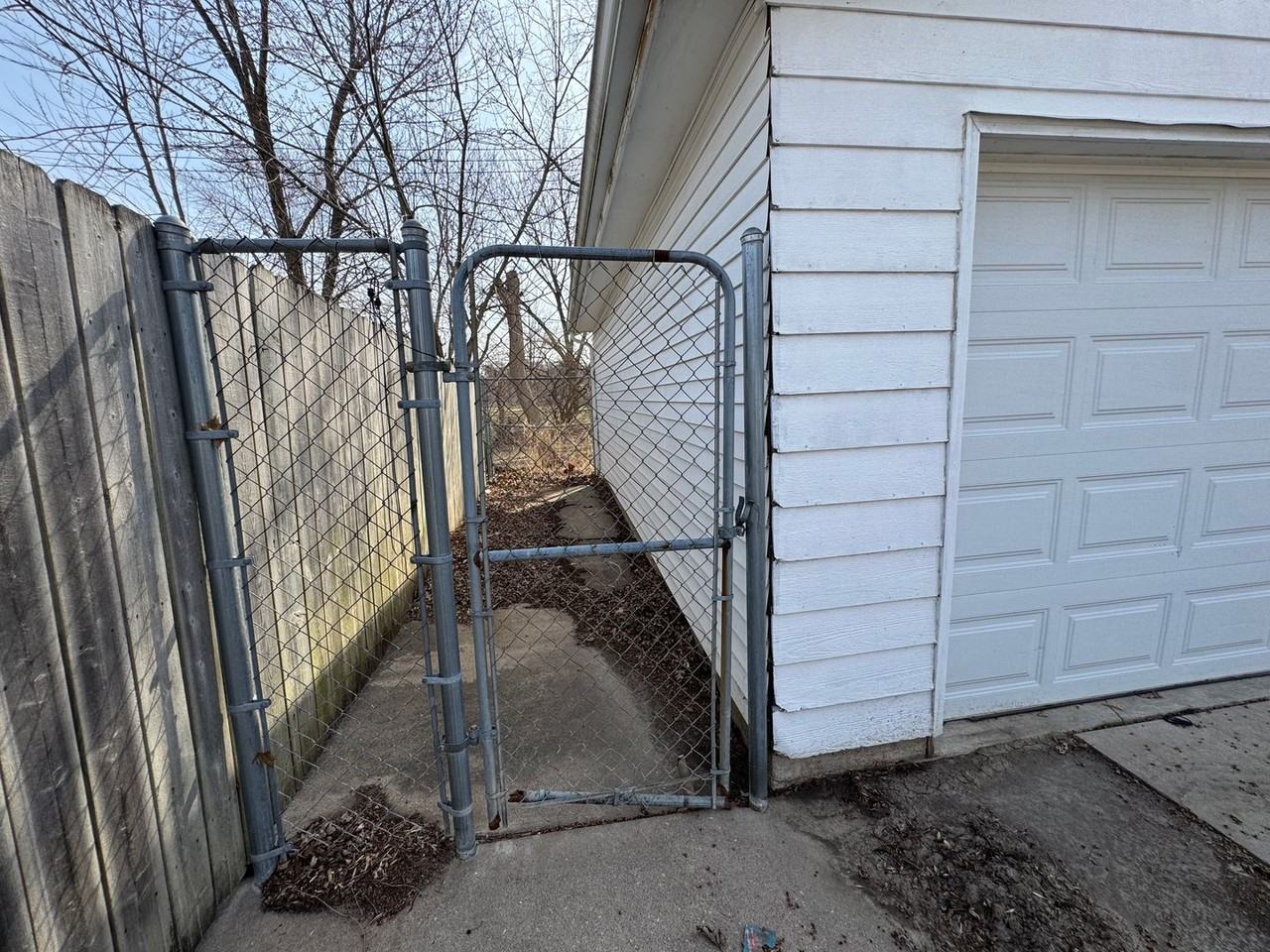 2525 Crestview Dr - Photo 6 of 19