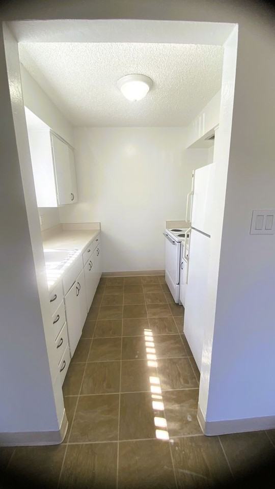 1746 Kidder Ave - Photo 5 of 19