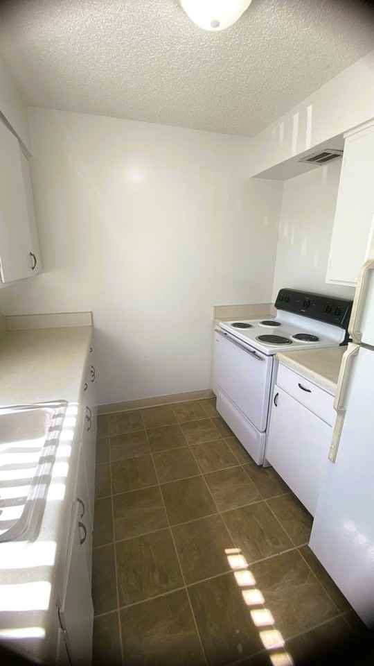 1746 Kidder Ave - Photo 6 of 19