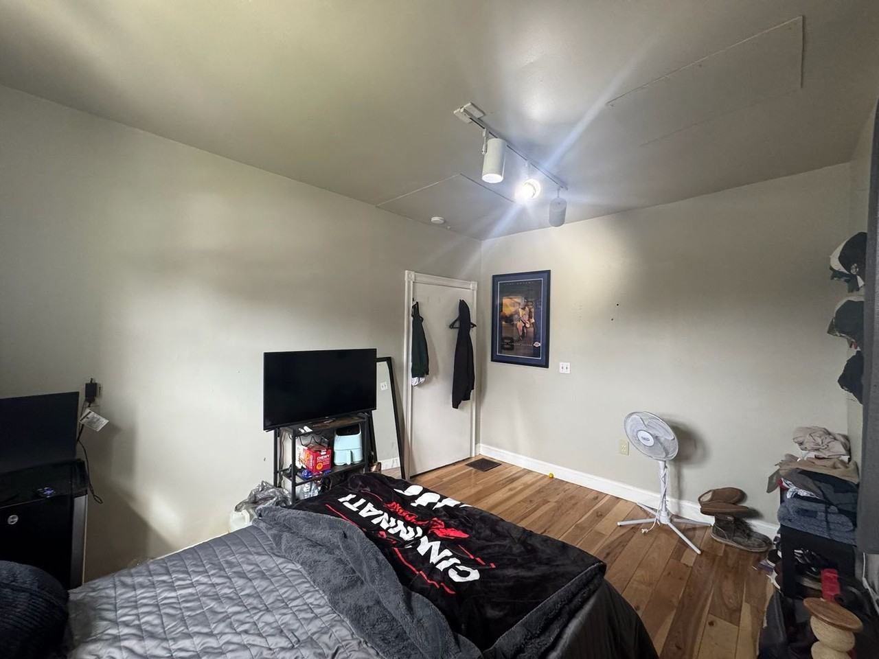 350 Probasco St - Photo 5 of 29