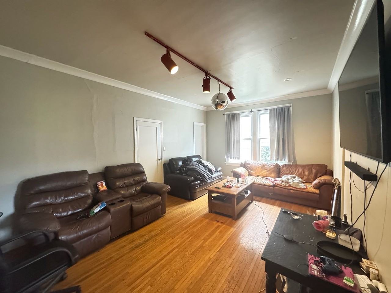 350 Probasco St - Photo 6 of 29