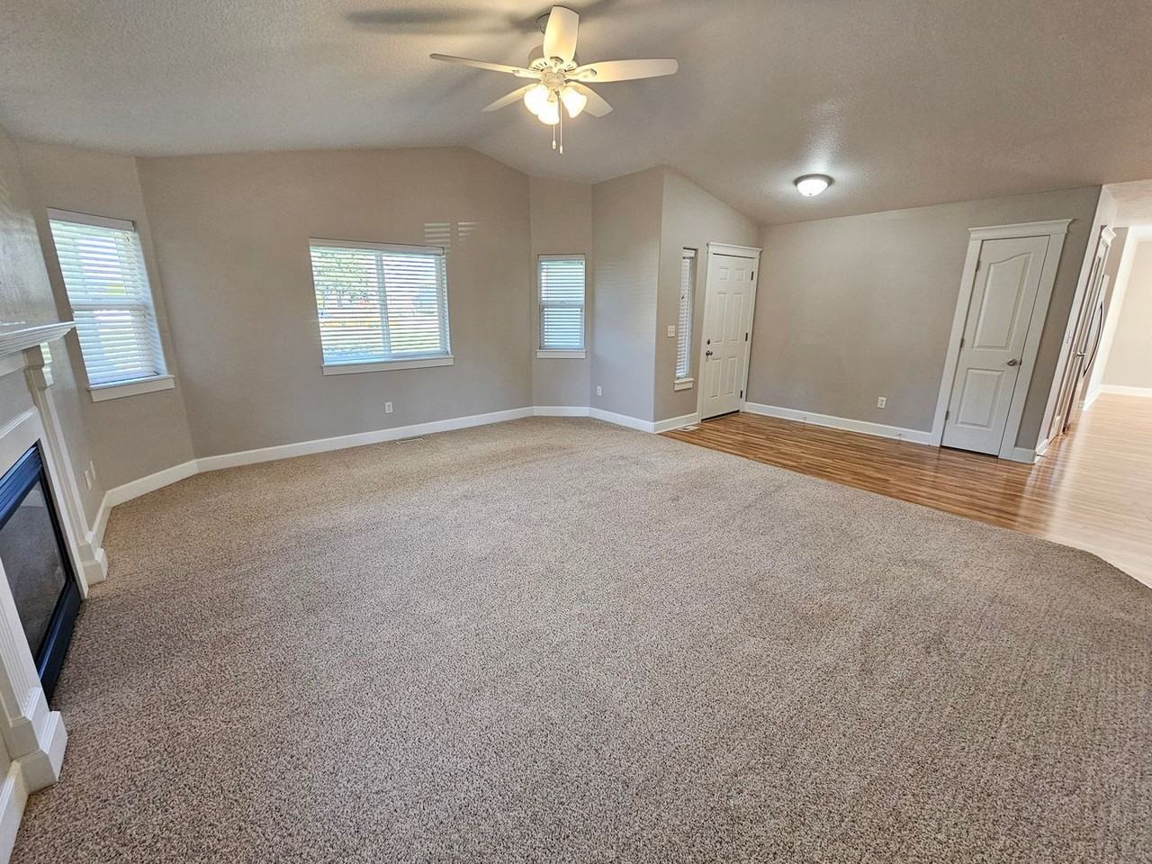917 N Cascade Dr - Photo 2 of 28