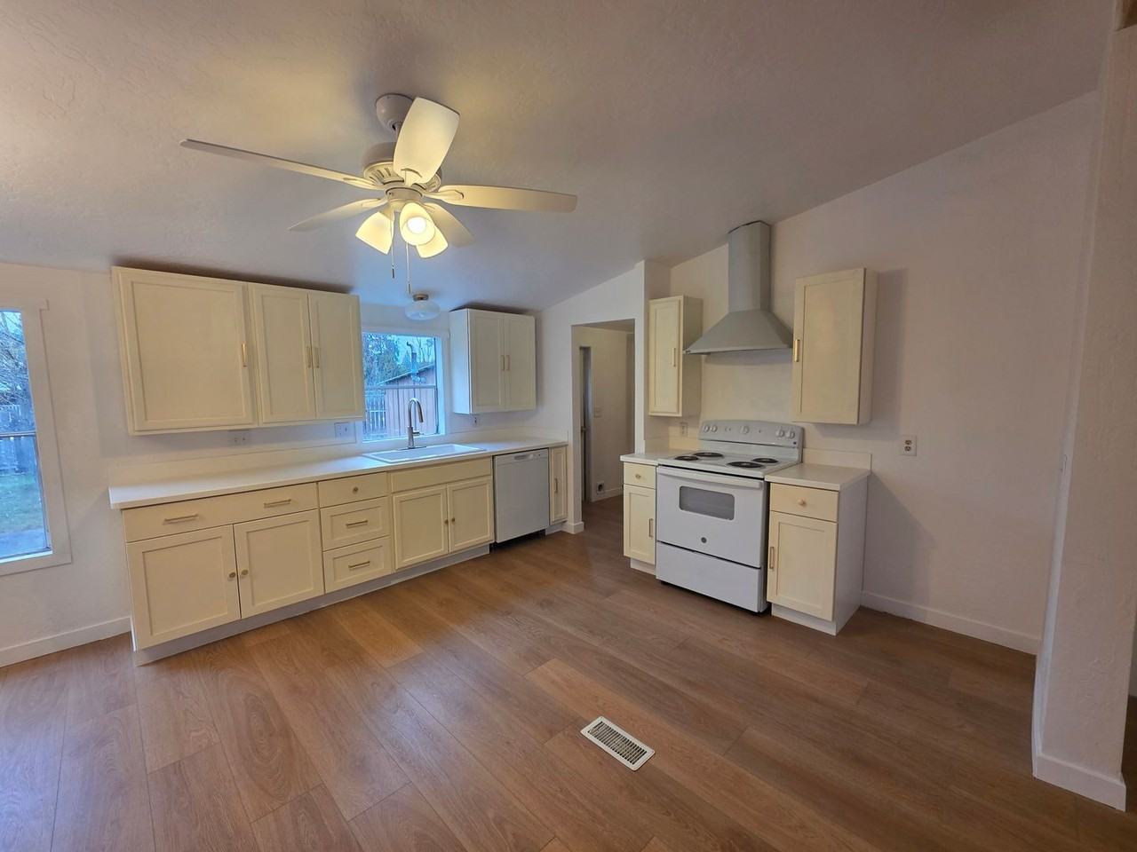 32721 N 10th Ave - Photo 7 of 18