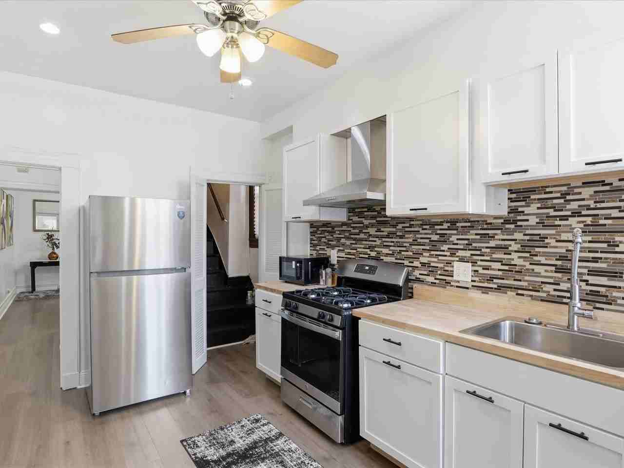 1211 N Caroline St - Photo 3 of 47