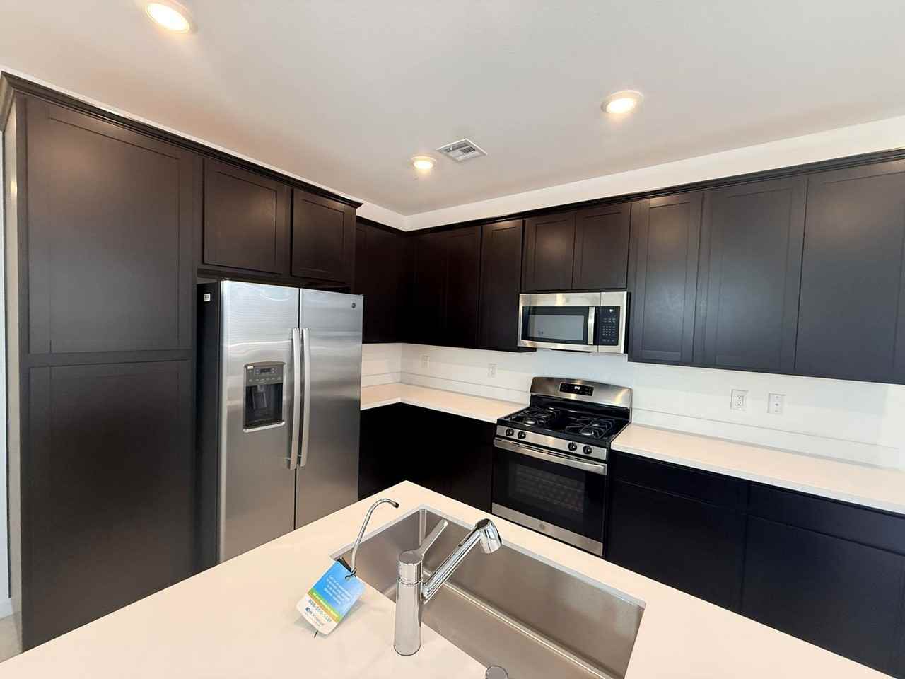 1526 Maya Crossing Ave - Photo 3 of 29