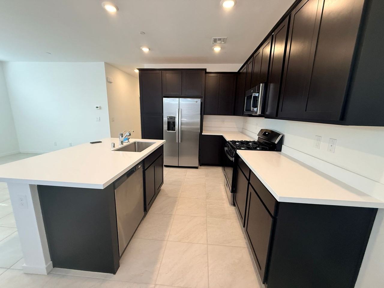 1526 Maya Crossing Ave - Photo 4 of 29