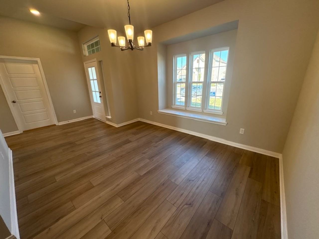 5507 Aurelia Dr - Photo 3 of 19