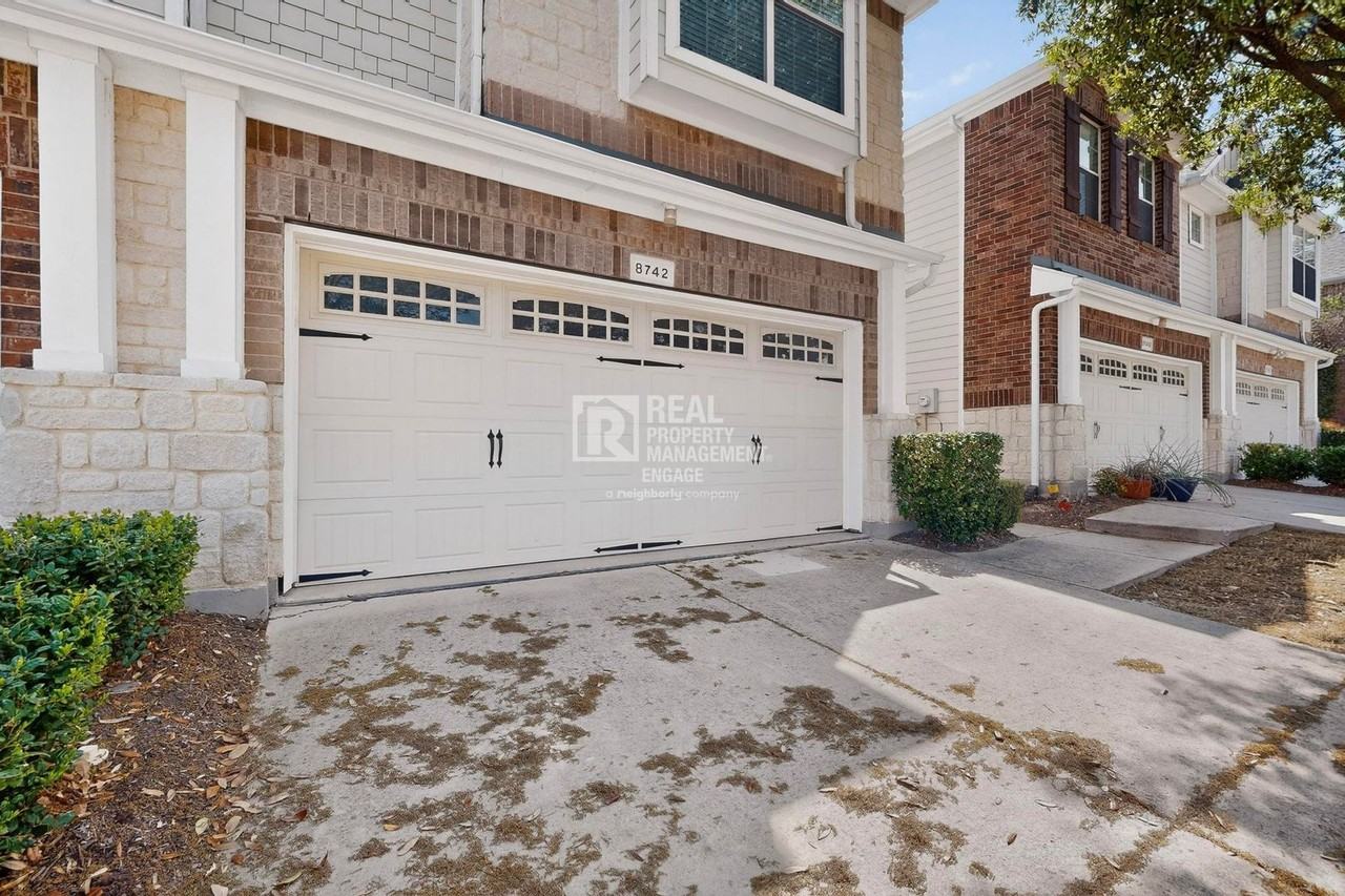 8742 San Bernard St - Photo 6 of 42