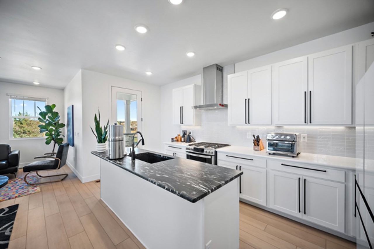 3095 Curly Grv - Photo 2 of 43