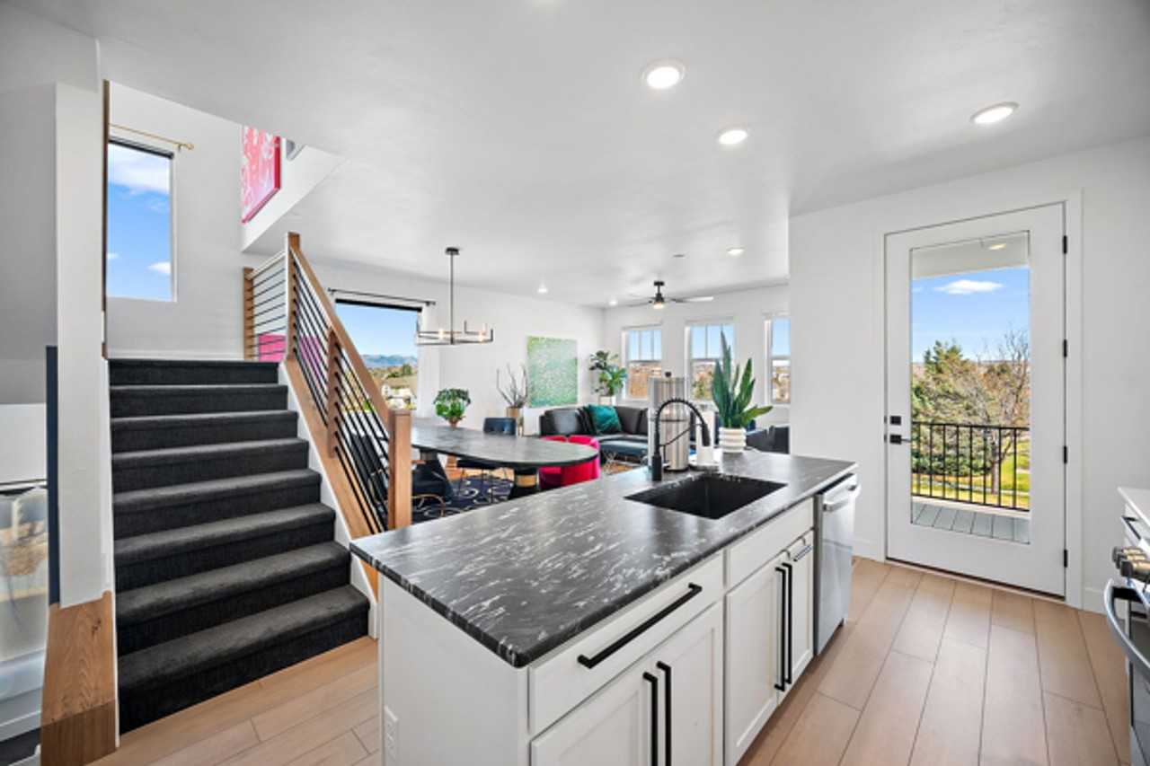 3095 Curly Grv - Photo 3 of 43