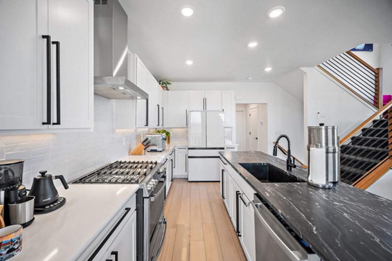 3095 Curly Grv - Photo 4 of 43